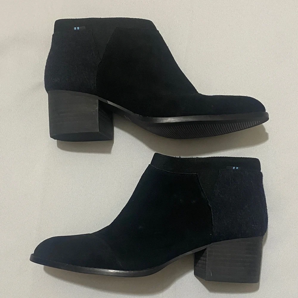NWOB TOMS Black Suede Bootie Ankle Boots Women's Size 7M